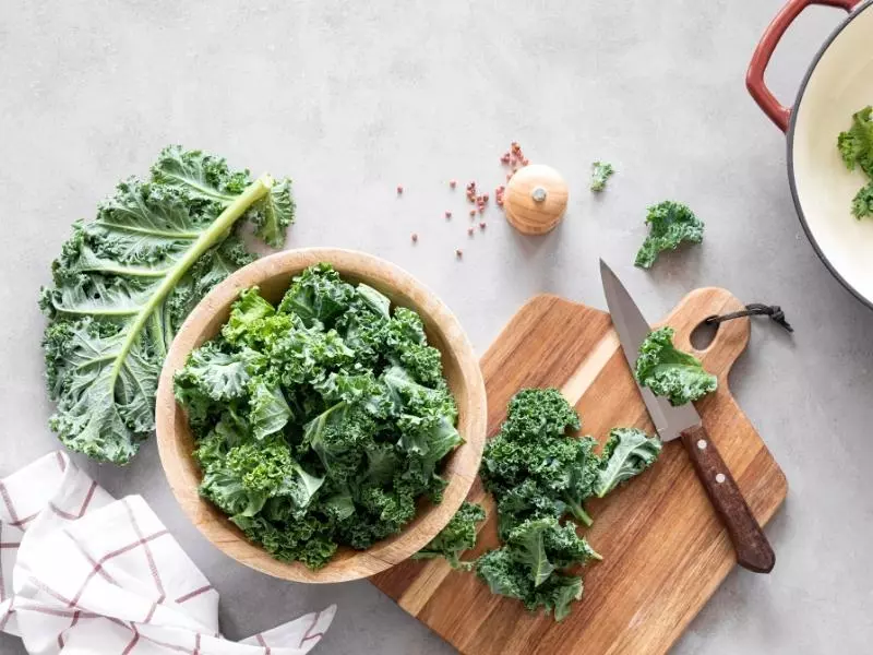 fresh-kale-cutting